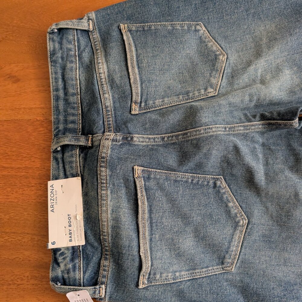 Arizona Jeans Size 6 - Mid-Rise Baby Boot - Picture 2 of 5